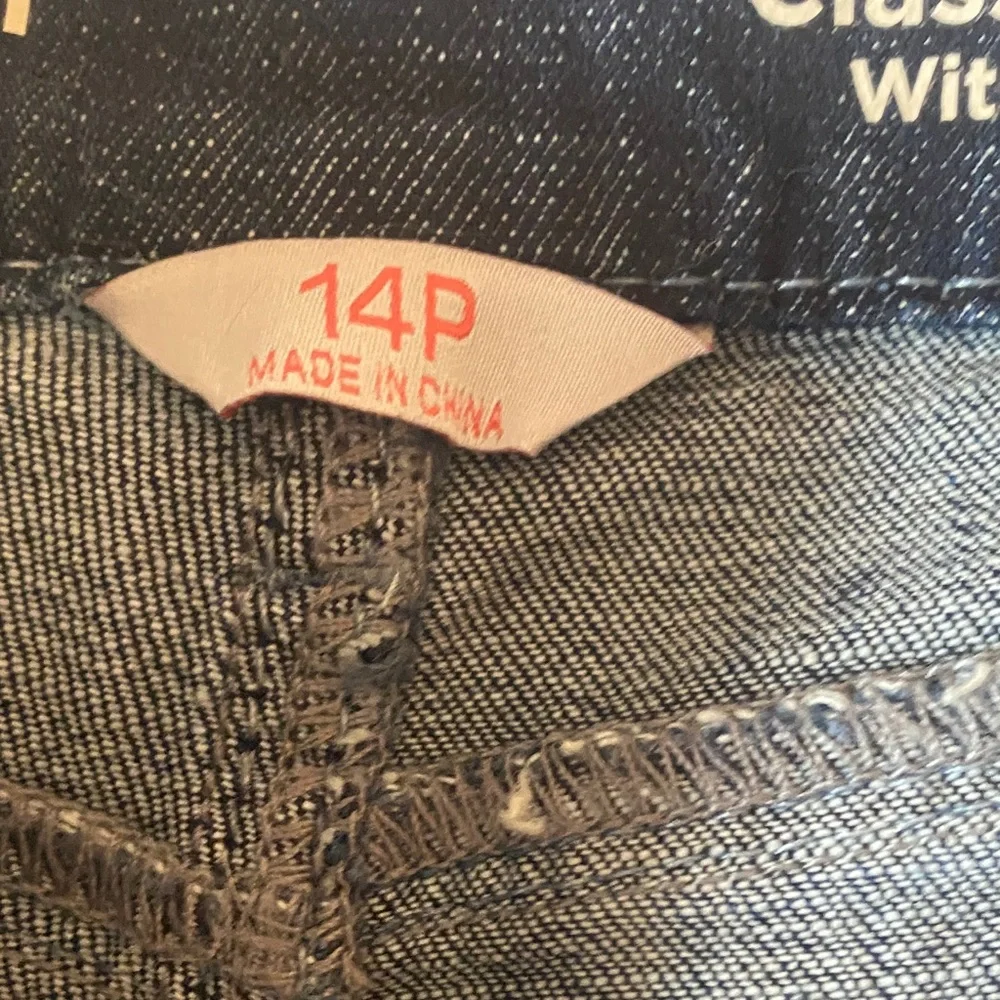 Sale 🌹Laurie Felt Blue Jeans with Pink Floral Embroidery - Picture 10 of 15